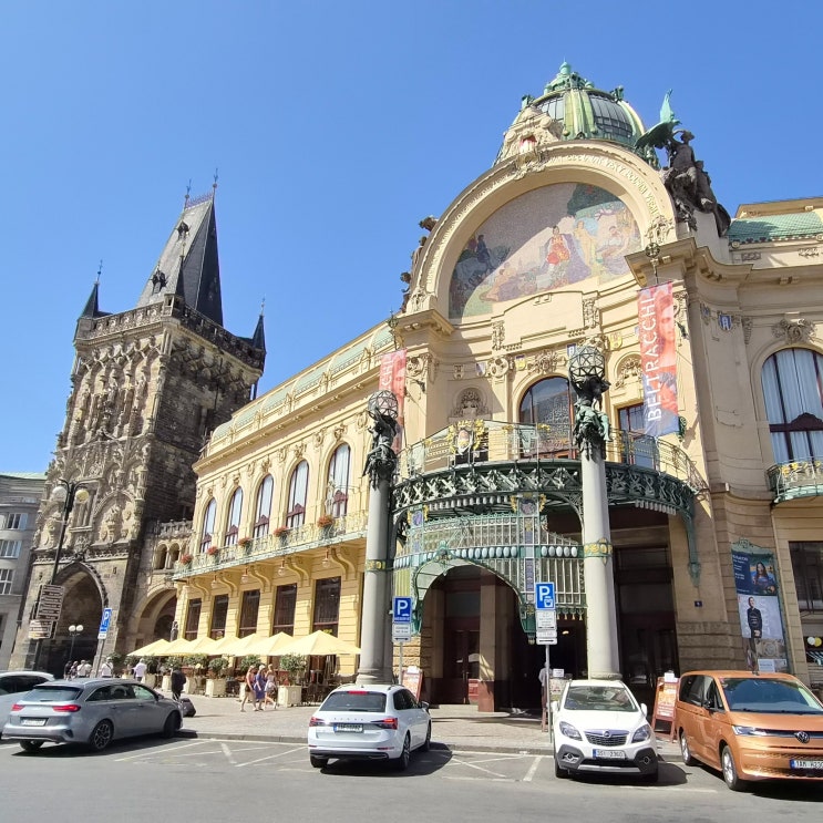프라하 화약탑, 아르누보 대표건축물 시민회관(Municipal house)