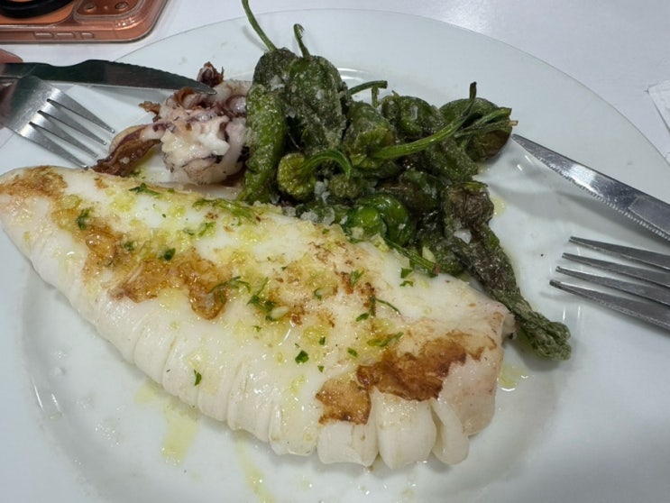 그라나다 타파스 맛집 바 로스 디아만테스 기본안주 오징어튀김
