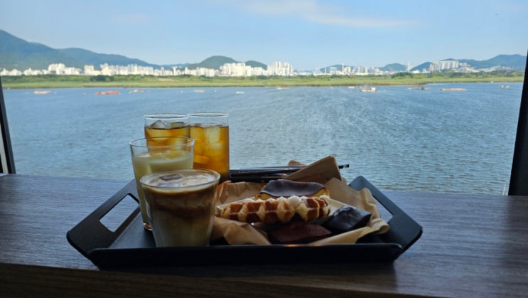 부산 명지 대형카페 추천 | 낙동강 뷰가 멋있는 '어라우즈 로스터리'....