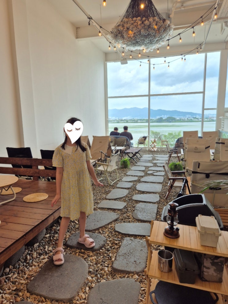 명지 카페 오플로우｜캠핑 감성에 낙동강라면까지 아이들과 가볼만....