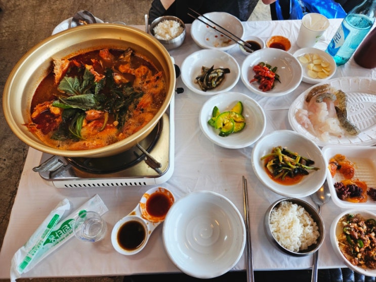 태안 모항항 소영이네 밥집 상차림 후기 (ft. 재복수산 회포장)