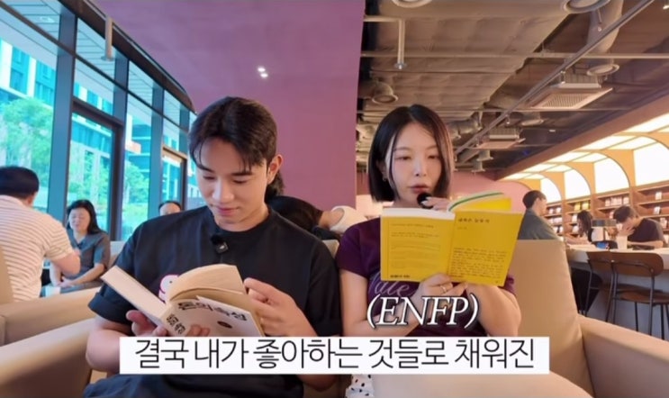 어떻게 저렇게 하나마나한, 뻔한 말을 길게 나열한 누구나 다 아는 소리를 여러 문장으로 늘린 무책임하고 쓸데없는 얘길 한 권 ...