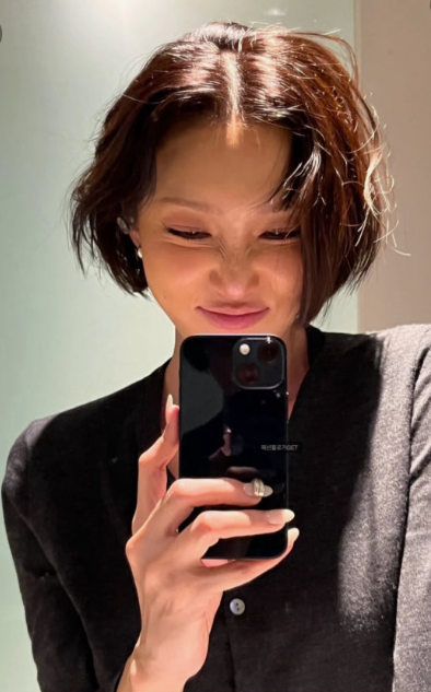 광대 있어도 갸름해 보이는 화사 여자숏컷단발 왜 리즈라는 소리 나오나