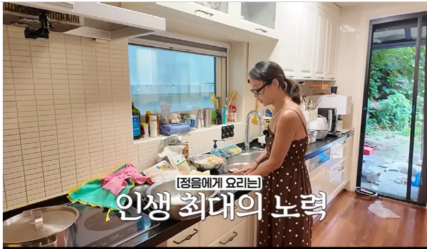 "폭염인데 반려견을 마당에만…" 황정음, 한 달만 일상 공개했다가 뜻밖의 논란