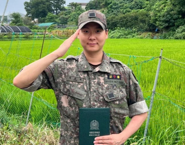 '힙통령' 장문복, 뭐하나 했더니…깜짝 전역 근황 "다시 가수로"