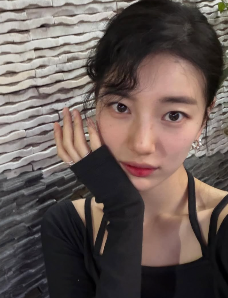 앞머리 없는데 더 예뻐 보여.. 연예인 헤어스타일 긴머리 똥머리 묶는법