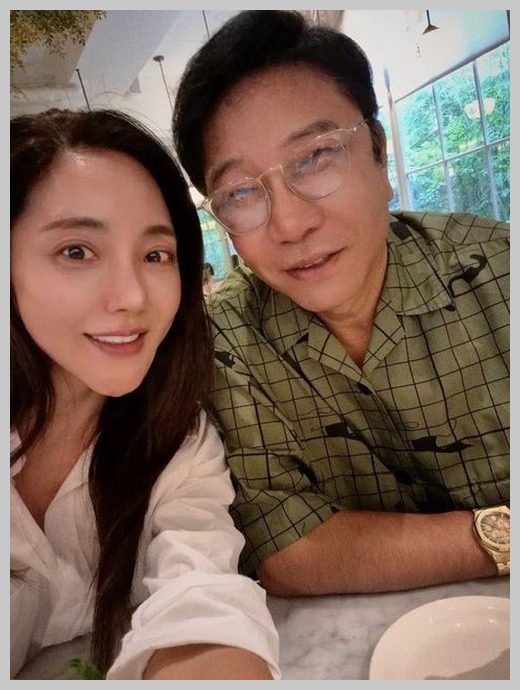 이수만, 74세 나이 무색한 풍성한 머리숱과 주름 없는 동안 얼굴…금....