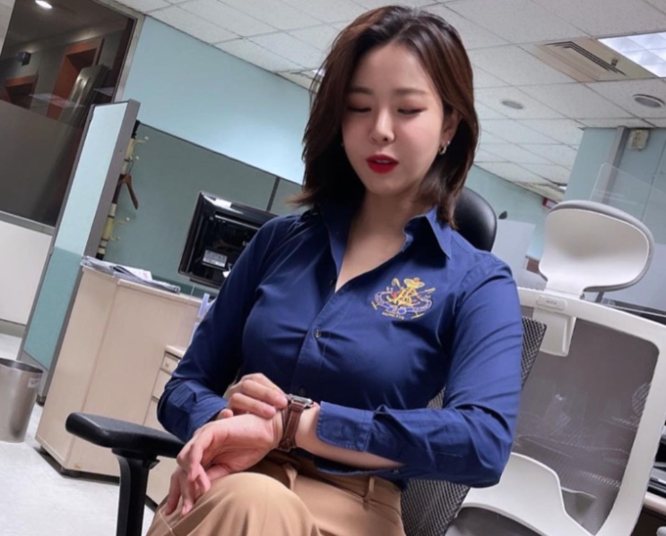 "‘이 미모에 서울대 화학교육과 출신이라고?’ KBS 39기 간판 이승현 아나운서의 반전 스펙과....