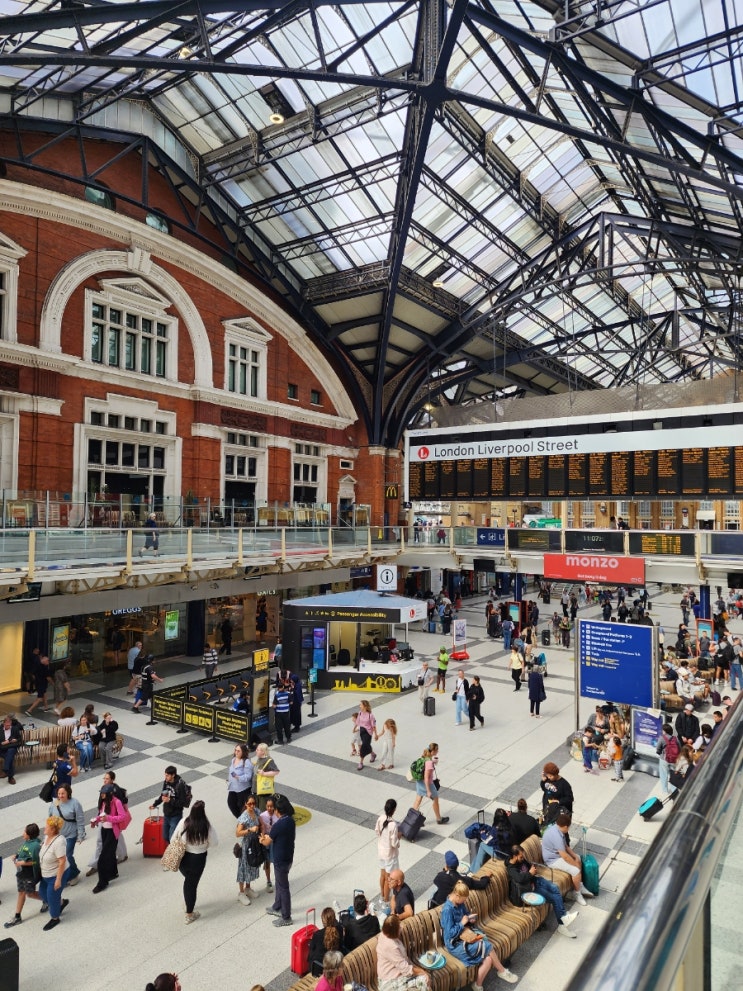 런던 올드 스피탈필즈마켓 (Old Spitalfields Market) 리버풀스트리트 역에....