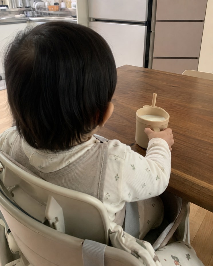 돌아기 우유 언제부터? 생우유 먹는 양과 분유 끊는 시기 : 네이버 블로그