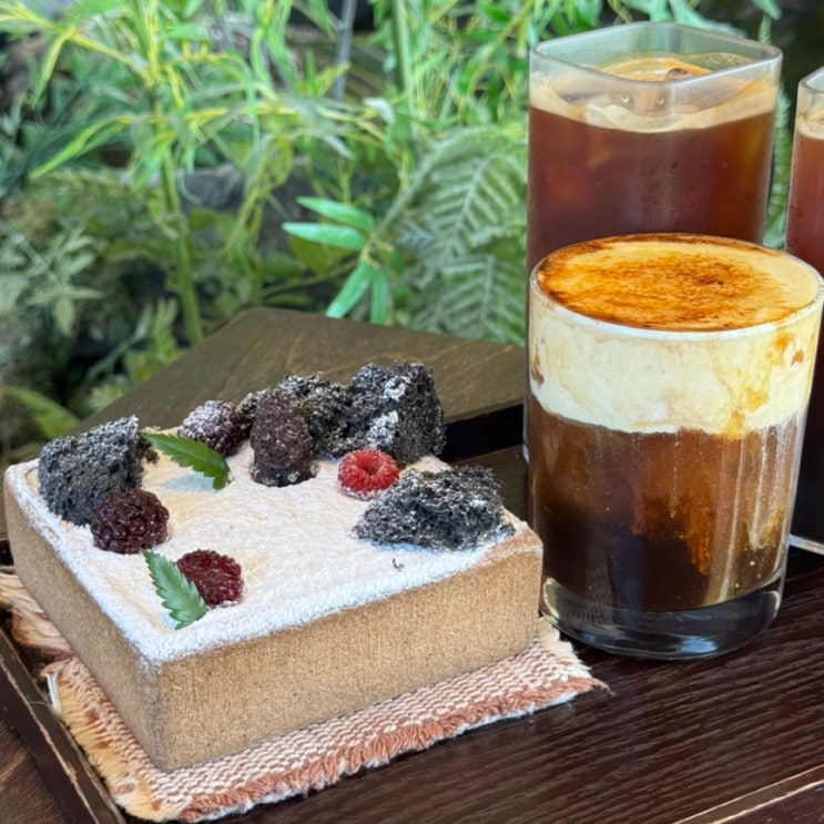 제주서쪽카페 '청수당 애월' , 한담해변 바다뷰 대형카페 케이크 맛....