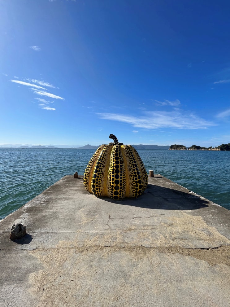 나오시마 섬 물방울 무늬 호박. 쿠사마 야요이 (Yayoi Kusama) 별세