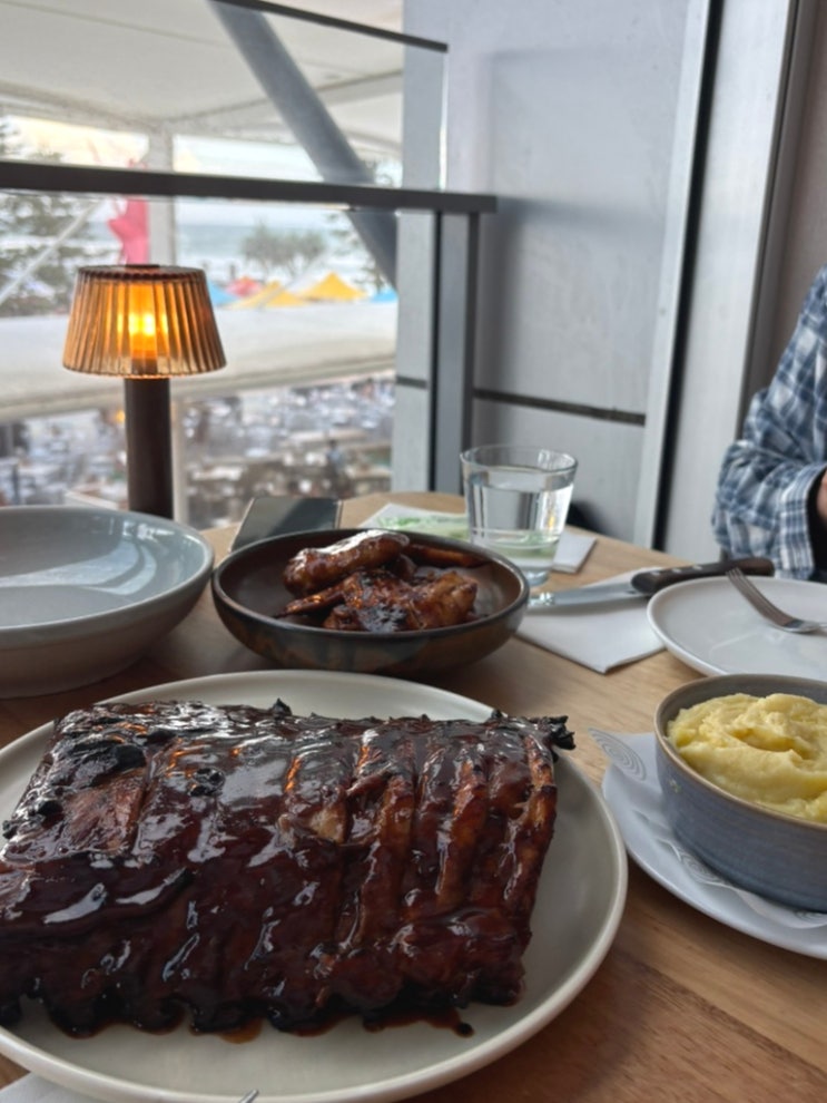 서퍼스 파라다이스 신혼여행 : Hurricane's grill&bar 호주 폭립 맛집 추천....