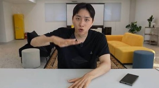 유튜버 박위 휠체어 사고, 역무원 발이 논란의 중심이 됐다... CCTV 공....