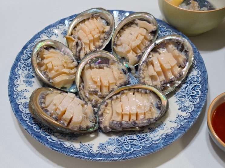 전복 손질하는법｜칫솔+숟가락으로 쉽게! 전복 씻는법부터 꼬독꼬....