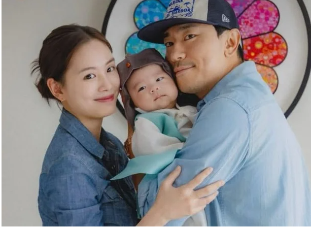 이시언♥서지승 부부, 아들 백일 잔치 현장 공개... 단란한 세 식구 ....