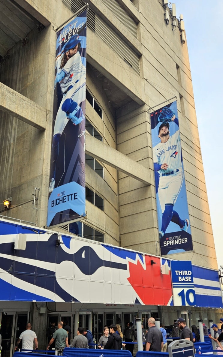 꿈에 그리던 MLB 첫 직관! 로저스 센터에서 펼쳐진 '진짜 게임' 같은 ....