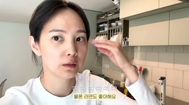 윤승아 김무열 아들 먹거리 관리 비법 "단것 대신 육포 찾죠"