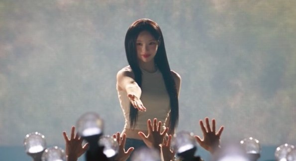 99층 펜트하우스에서 면봉 품절시키는 20살 아이돌의 하루…680만 뷰 ....