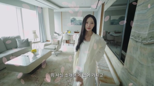 "면봉 하나로 품절"이라던 그녀…하루 680만 뷰, 2036년 톱스타 원이의....