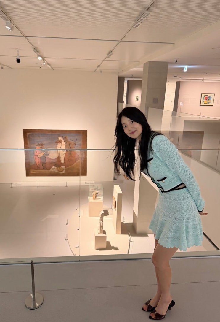 출산 후 11kg 뺀 한지혜, 4년째 유지 중…전시회서 입은 ‘민트 니트....
