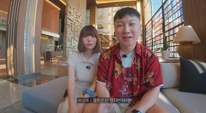 빠니보틀 여자친구 최초 공개 및 선 신혼여행 선언으로 난리 난 크....