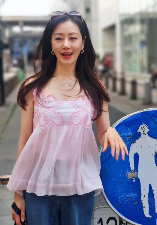 50대 인데 이렇게 말랐어? 뼈말라 몸매 공개한 배우 오나라…다이어....