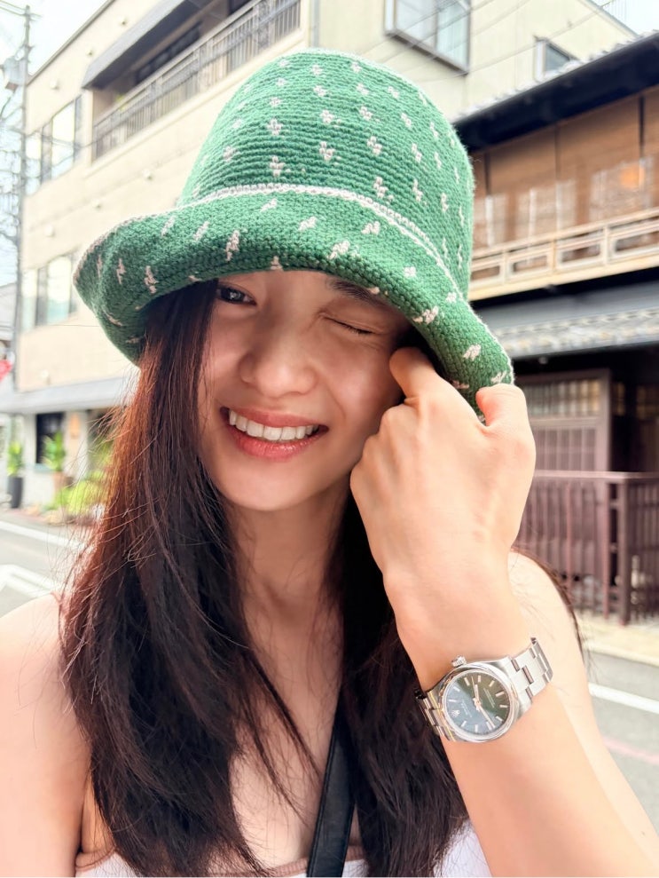 김태리 SNS 속 싱그러운 일본 여행｜롤렉스 오이스터 퍼페츄얼 그린 ....
