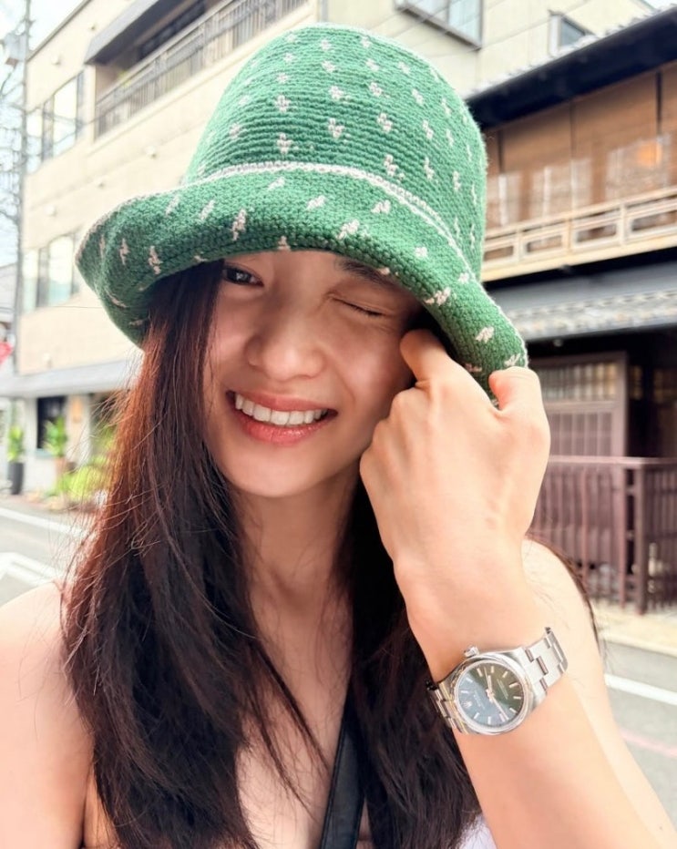 “여행룩은 수수한 줄 알았는데 손목엔 1000만원대…” 김태리, 일본....