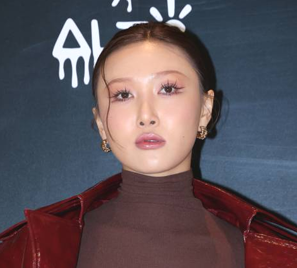 "아빠 팬티 아니야?" 미국 마트에서 포착된 화사 패션에 누리꾼들 난....