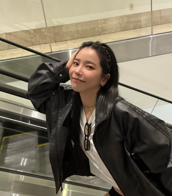 "살다 이런 일 처음" 마마무 솔라, 욕설 후 날아온 나무 의자에 봉변