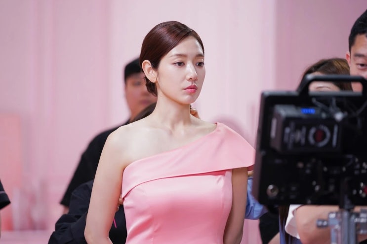 둘째 출산 앞둔 박신혜, 임신중? 핑크 드레스로 더 우아하게