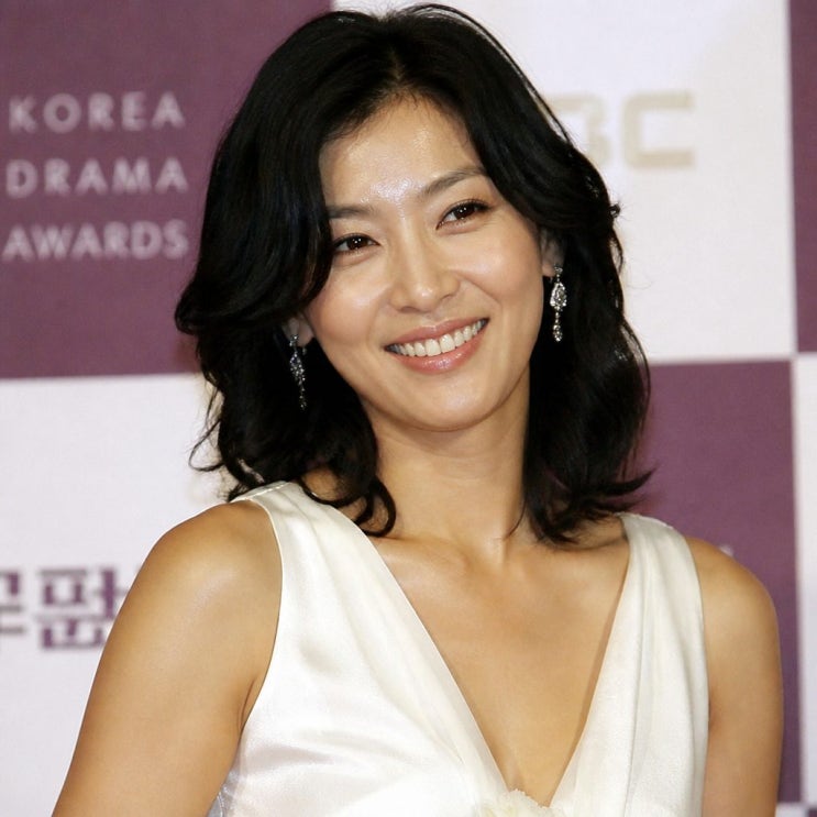 장진영 17주기 추모 국화꽃향기 남긴 빛난 연기