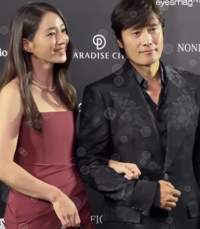 이병헌♥이민정, 14년 차 부부가 공식석상에서 팔짱 낀 채 포착…두 ....