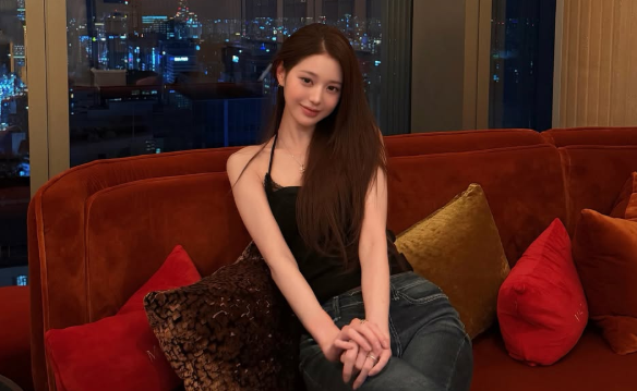 내 생일인데… 이런 스타일링을?!" 장원영, 데님+블랙 레이스로 완성....