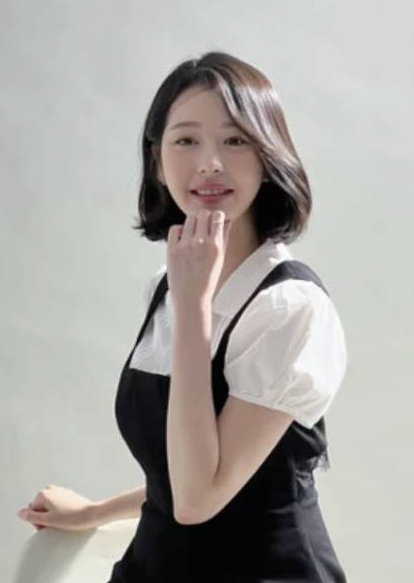 장다아 "장원영과 똑 닮은 단발 요정" 화보 비하인드 공개하며 배우 ....
