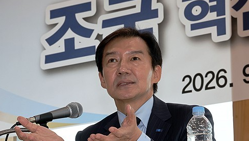 "신뢰 회복부터 사과해라" 조국, 민주당 합당론에 선긋기