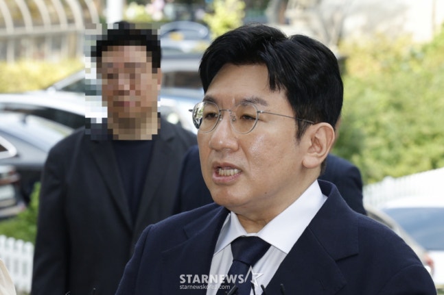방시혁 검찰 송치, 하이브가 전면 부인한 이유... 2631억 의혹 핵심은 ....