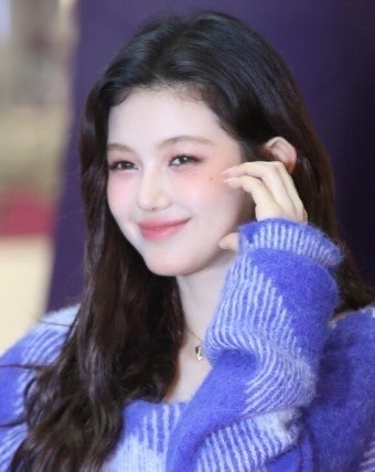 뉴진스 다니엘, 330억 소송 중 근황 공개…수영복 사진에 팬들 시선 ....
