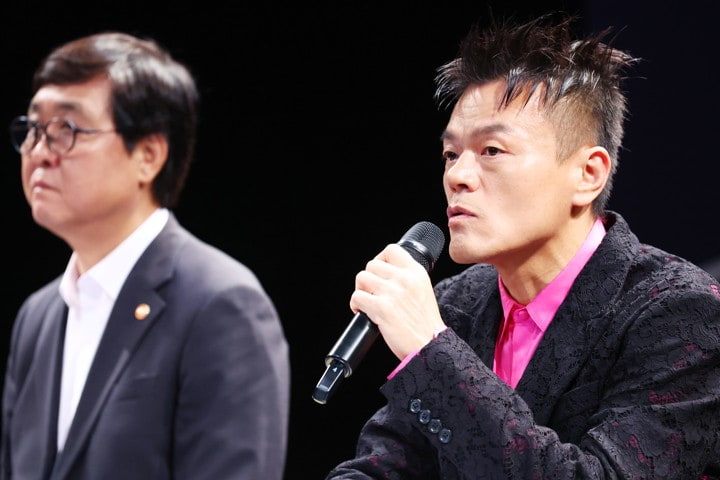 JYP 박진영, 미국 출장서 '사적 일정' 걸렸다…국회가 내린 뜻밖의 조....