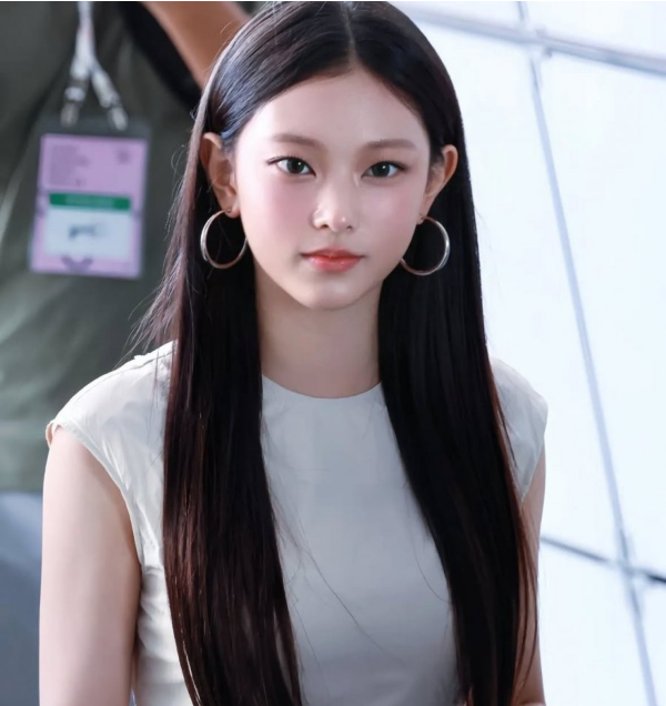 "이거 하나 바꿨다고"... 뉴진스 해린이 분위기 여신 된 눈밑 블러셔