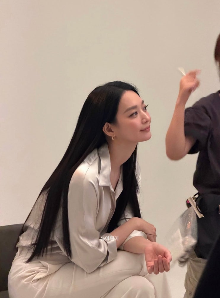 신민아, 보정 無 압도적 용안 극찬받은 재혼황후 분위기