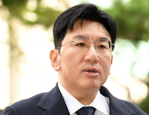 방시혁 검찰 송치, 하이브 부정거래 혐의 21개월 만에 (2631억 부당이....