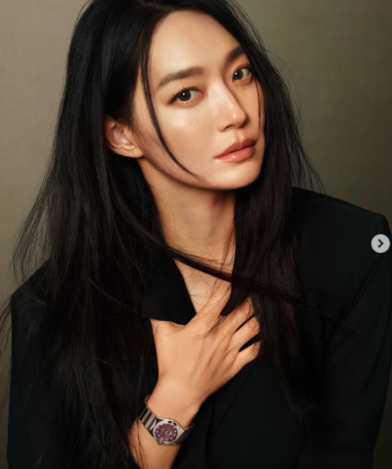 결혼식 당일에도 3억을?" 김우빈♥신민아, 누적 50억 쏟아부은 대박 ....