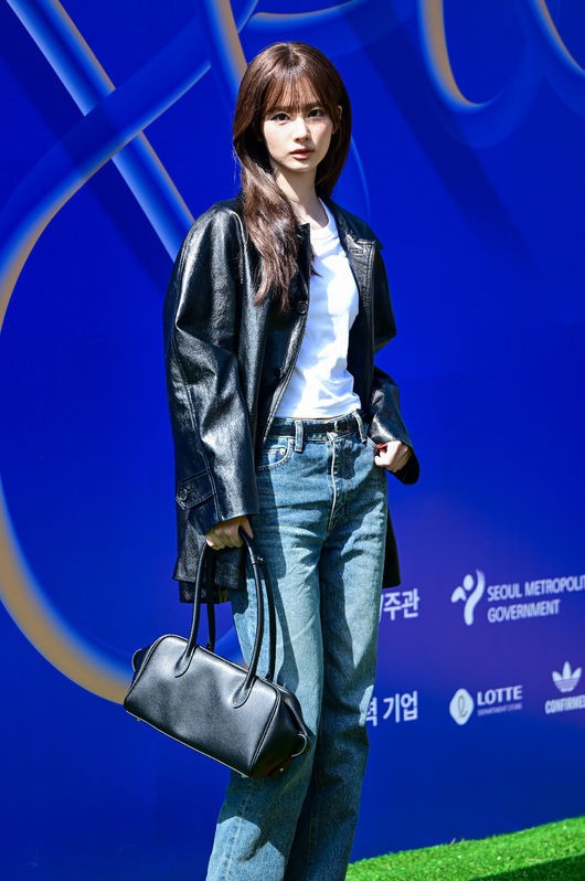 엔믹스 설윤, 서울패션위크 등장에 현장이 술렁인 이유는