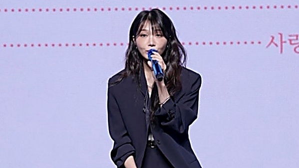 청순 걸그룹의 상상초월 일탈기, 윤보미, 클럽 갈매기 눈썹 변장 뒤....