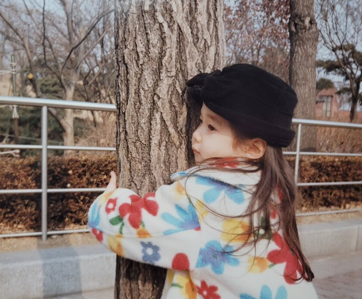 “34살인데 벌써 데뷔 30주년?” 아동복 모델에서 백상 대상까지 수상한 연예인