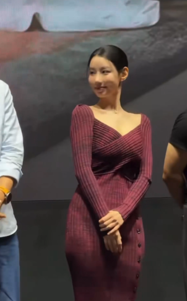 신지원 시사회 의상 하나로 난리 난 이유 화면 속 장면만 믿어도 될....