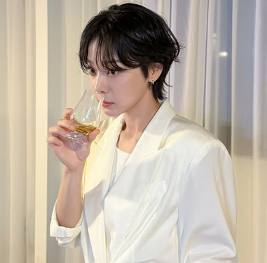 설인아 "숏컷이 이렇게 잘 어울린다고?" 분위기 확 달라진 헤어스타일