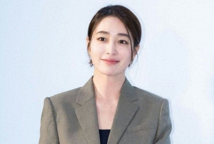 이민정 딸 양손 잡은 두 남자, 얼굴 없는 영상 하나가 낳은 11년의 증....